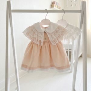 Επίσημο Βρεφικό Φόρεμα Ροδακινί με Αφαιρούμενο Δαντελένιο Γιακά